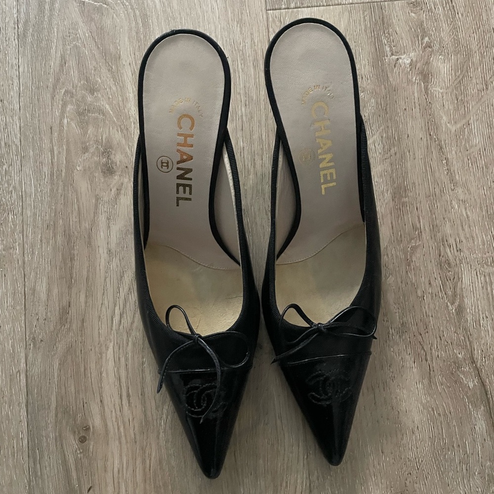vintage chanel heels black